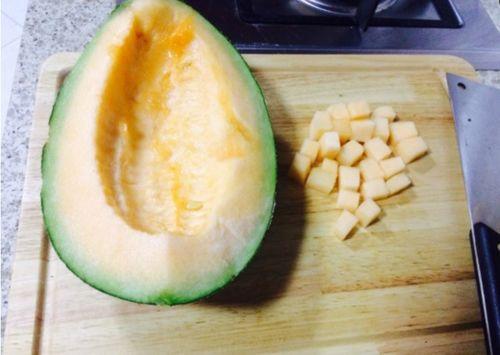 感冒吃哈密瓜可以吃不,“感冒期间食用哈密瓜的利弊探讨”