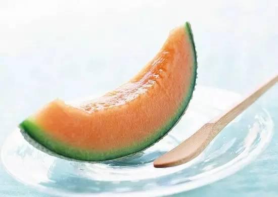晚上饭后吃哈密瓜,甜蜜健康新选择