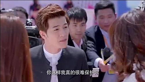 男子吃瓜的尴尬瞬间,男子吃瓜的囧态大揭秘